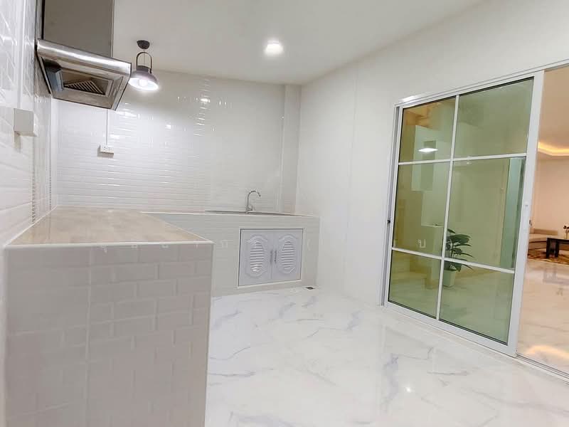 Ban Rom Ngao Mai, Nonthaburi, Soi Ban Rom Ngao Mai, Bang Khu Rat, Bang Bua Thong, Nonthaburi, 2 Bedrooms, 100 sqm, Townhouse For Sale, by บุษบากร (เจี๊ยบ), 500369957 - DDproperty.com