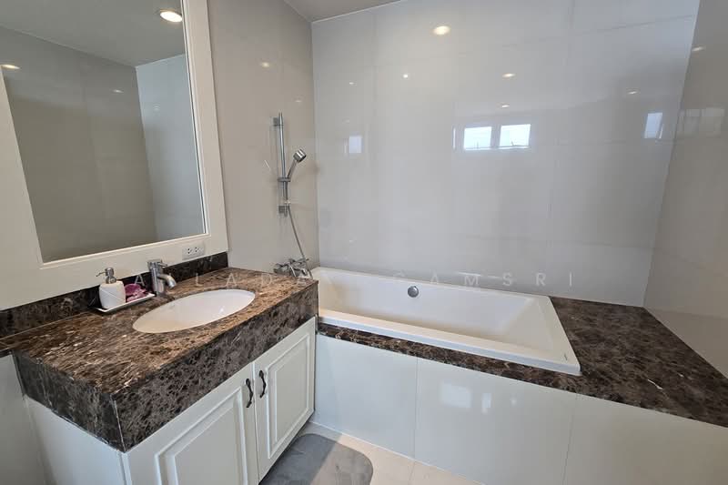 Piyathip Place, Bangkok, 24 Soi Prommitr, Khlong Tan Nua, Watthana, Bangkok, 4 Bedrooms, 375 sqm, Condo For Rent, by Ailada Ngamsri, 500369995 - DDproperty.com