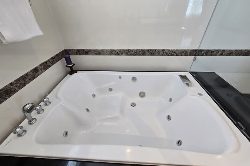 Piyathip Place, Bangkok, 24 Soi Prommitr, Khlong Tan Nua, Watthana, Bangkok, 4 Bedrooms, 375 sqm, Condo For Rent, by Ailada Ngamsri, 500369995 - DDproperty.com