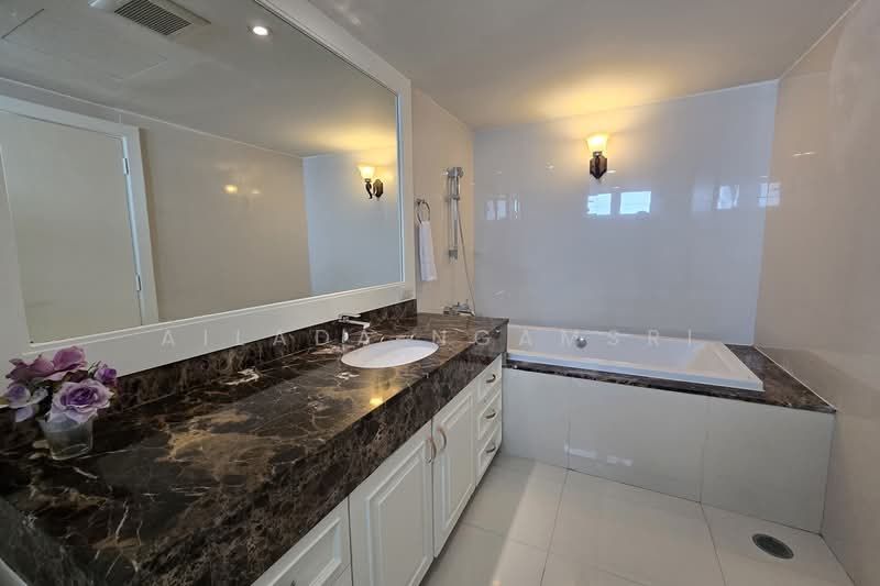 Piyathip Place, Bangkok, 24 Soi Prommitr, Khlong Tan Nua, Watthana, Bangkok, 4 Bedrooms, 572 sqm, Condo For Rent, by Ailada Ngamsri, 500369997 - DDproperty.com