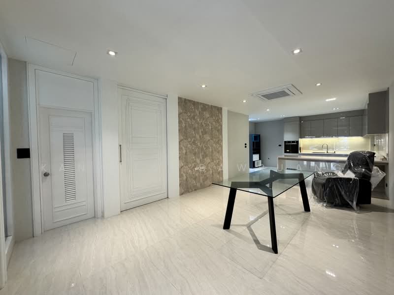 Baan Klang Krung Thonglor, Bangkok, 55 Soi Sukhumvit 55, Khlong Tan Nua, Watthana, Bangkok, 4 Bedrooms, 380 sqm, Townhouse For Sale, by Kanrutai Dawruang, 500370013 - DDproperty.com