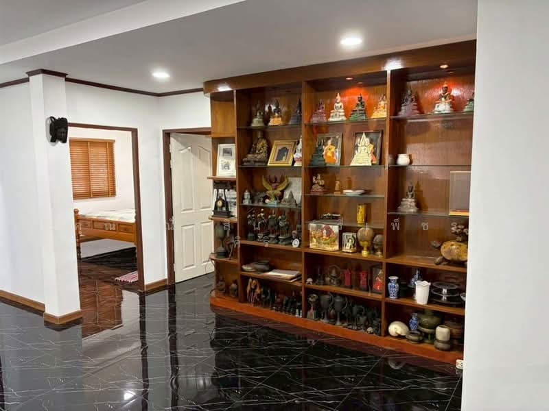 บ้านเดี่ยว 2 ชั้น 100 ตร.ว. บ้านเดี่ยว ซอยนาคนิวาส2 แยก8, Bangkok, ถนนนาคนิวาส, Lat Phrao, Bangkok, 6 Bedrooms, 350 sqm, Single Detached House For Sale, by คุณ ณัฐสิน ตรีเพ็ชร (คิริน), 500370063 - DDproperty.com