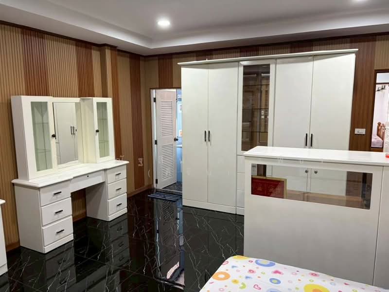 บ้านเดี่ยว 2 ชั้น 100 ตร.ว. บ้านเดี่ยว ซอยนาคนิวาส2 แยก8, Bangkok, ถนนนาคนิวาส, Lat Phrao, Bangkok, 6 Bedrooms, 350 sqm, Single Detached House For Sale, by คุณ ณัฐสิน ตรีเพ็ชร (คิริน), 500370063 - DDproperty.com