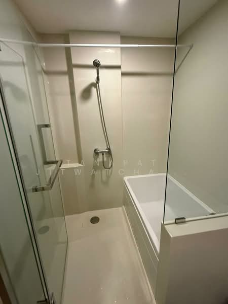 Blossom Condo @ Sathorn-Charoenrat, Bangkok, Charoen Rat Road, Thung Wat Don, Sathon, Bangkok, 2 Bedrooms, 63 sqm, Condo For Rent, by Tanapat Jitwatcharakomol, 500370154 - DDproperty.com