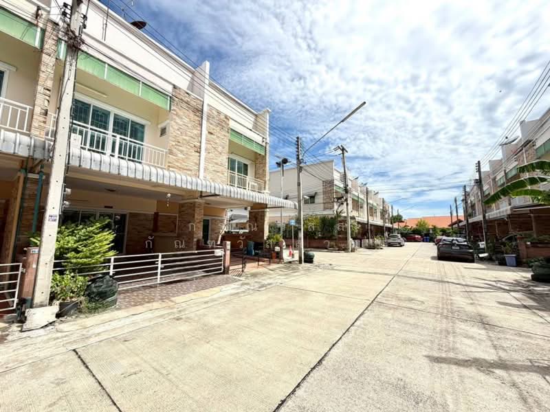 ขาย ทาวน์เฮ้าส์ หมู่บ้าน ฉัตรหลวง 9 ปทุมธานี, Pathum Thani, Bang Prok, Muang Pathum Thani, Pathum Thani, 3 Bedrooms, 90 sqm, Townhouse For Sale, by กรณวัสส์ กัณฑวัสส์วงส์, 500370220 - DDproperty.com