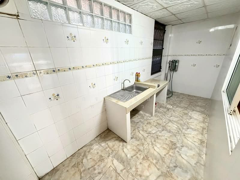ขาย ทาวน์เฮ้าส์ หมู่บ้าน ฉัตรหลวง 9 ปทุมธานี, Pathum Thani, Bang Prok, Muang Pathum Thani, Pathum Thani, 3 Bedrooms, 90 sqm, Townhouse For Sale, by กรณวัสส์ กัณฑวัสส์วงส์, 500370220 - DDproperty.com