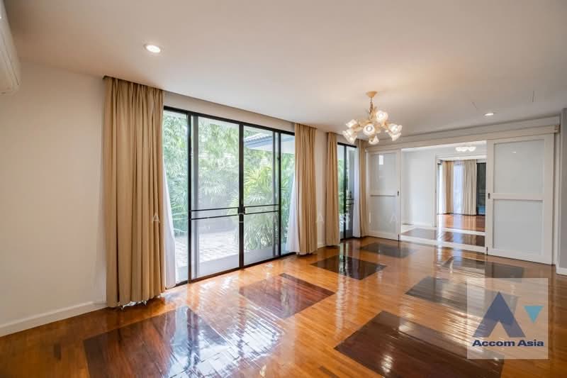 Garden, Private Swimming Pool 4 Bedrooms House for Rent in Sukhumvit, Bangkok near BTS Ekkamai, กรุงเทพ, คลองตันเหนือ, วัฒนา, กรุงเทพ, 600 ตร.ม., บ้านเดี่ยว ให้เช่า, โดย Accom Asia, 500370382 - DDproperty.com