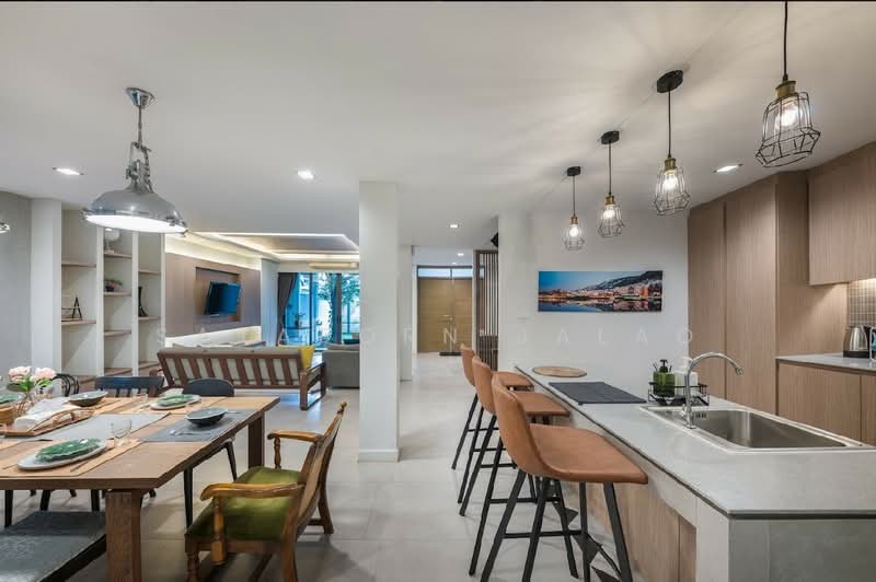 3-BR Townhouse, Bangkok, Khlong Tan Nua, Watthana, Bangkok, 3 Bedrooms, 240 sqm, Townhouse For Rent, by Sataporn Jalao, 500370640 - DDproperty.com