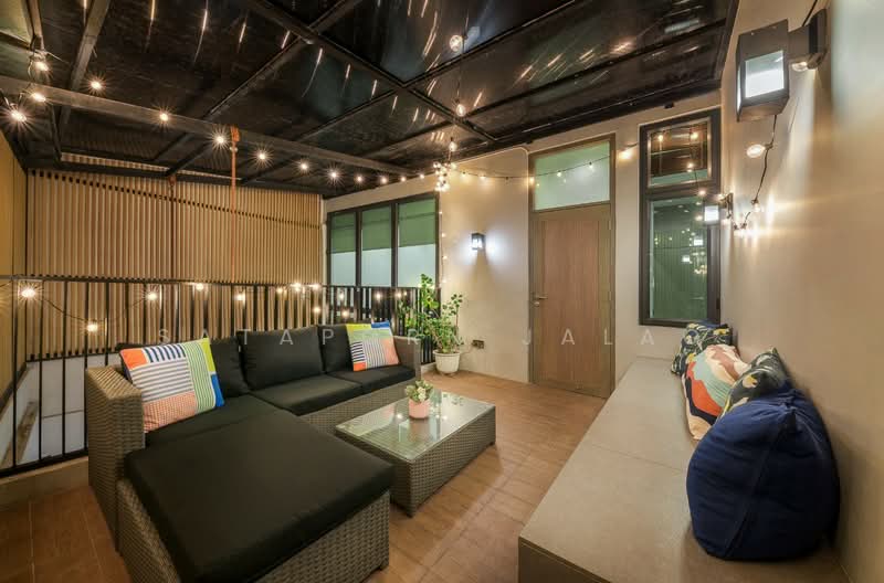 3-BR Townhouse, Bangkok, Khlong Tan Nua, Watthana, Bangkok, 3 Bedrooms, 240 sqm, Townhouse For Rent, by Sataporn Jalao, 500370640 - DDproperty.com