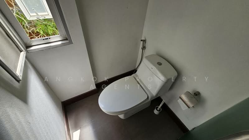 Baan Rom Yen Ekkamai 2, Bangkok, 9 Ekkamai 2 Alley, Lane 1, Phra Kanong Nua, Watthana, Bangkok, 3 Bedrooms, 220 sqm, Condo For Rent, by BANGKOK PROPERTY AGENTS, 500370679 - DDproperty.com