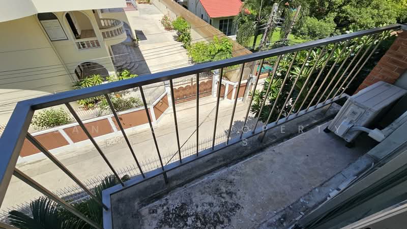 Baan Rom Yen Ekkamai 2, Bangkok, 9 Ekkamai 2 Alley, Lane 1, Phra Kanong Nua, Watthana, Bangkok, 3 Bedrooms, 220 sqm, Condo For Rent, by BANGKOK PROPERTY AGENTS, 500370679 - DDproperty.com