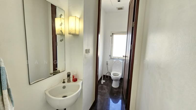 Baan Rom Yen Ekkamai 2, Bangkok, 9 Ekkamai 2 Alley, Lane 1, Phra Kanong Nua, Watthana, Bangkok, 3 Bedrooms, 220 sqm, Condo For Rent, by BANGKOK PROPERTY AGENTS, 500370679 - DDproperty.com