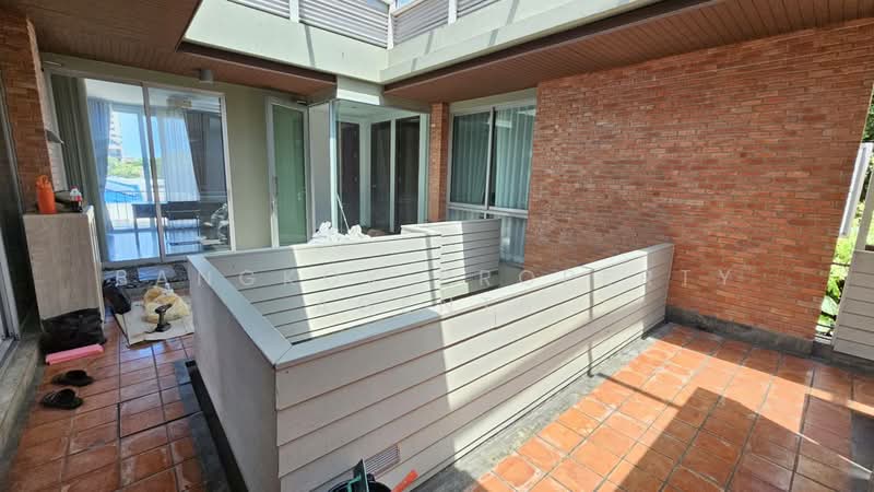 Baan Rom Yen Ekkamai 2, Bangkok, 9 Ekkamai 2 Alley, Lane 1, Phra Kanong Nua, Watthana, Bangkok, 3 Bedrooms, 220 sqm, Condo For Rent, by BANGKOK PROPERTY AGENTS, 500370679 - DDproperty.com