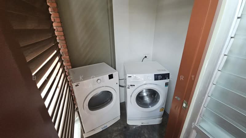 Baan Rom Yen Ekkamai 2, Bangkok, 9 Ekkamai 2 Alley, Lane 1, Phra Kanong Nua, Watthana, Bangkok, 3 Bedrooms, 220 sqm, Condo For Rent, by BANGKOK PROPERTY AGENTS, 500370679 - DDproperty.com