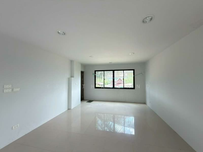 Wayra Biznet Romklao-Suvarnabhumi : เวร่า บิสเน็ท ร่มเกล้า-สุวรรณภูมิ, กรุงเทพ, 18-1 ถนนร่มเกล้า, คลองสามประเวศ, ลาดกระบัง, กรุงเทพ, 522 ตร.ม., ทาวน์เฮ้าส์ ขาย, โดย ERA Thailand, 500370695 - DDproperty.com