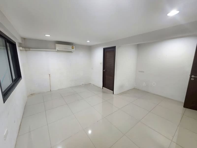 undefined, Bangkok, Praborommaharatchawang, Phra Nakhon, Bangkok, 4 Bedrooms, 250 sqm, Single Detached House For Rent, by Sataporn Jalao, 500370696 - DDproperty.com