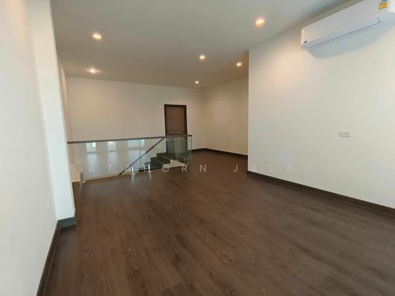 4-BR House, Bangkok, Phra Kanong Nua, Watthana, Bangkok, 4 Bedrooms, 330 sqm, Single Detached House For Rent, by Sataporn Jalao, 500370763 - DDproperty.com