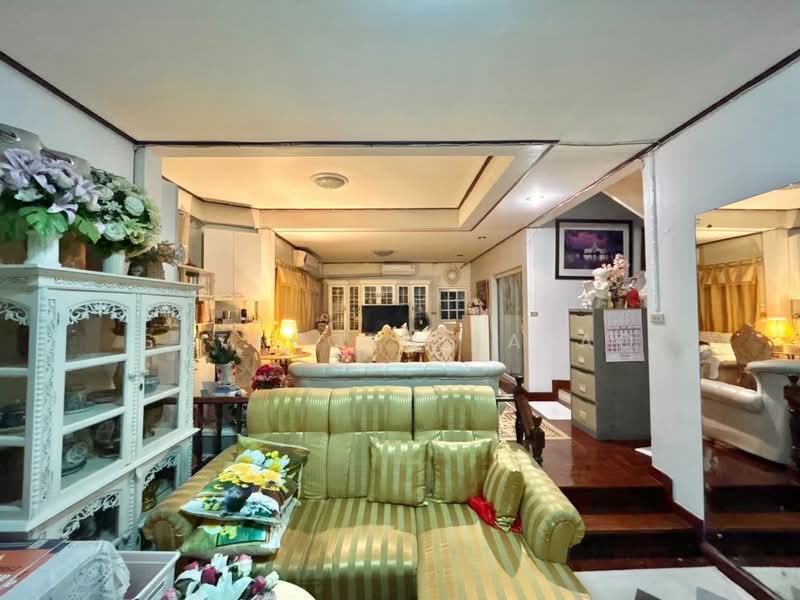 5-BR House, Bangkok, Samsen Nok, Huai Khwang, Bangkok, 5 Bedrooms, 270 sqm, Single Detached House For Sale, by Sataporn Jalao, 500370795 - DDproperty.com
