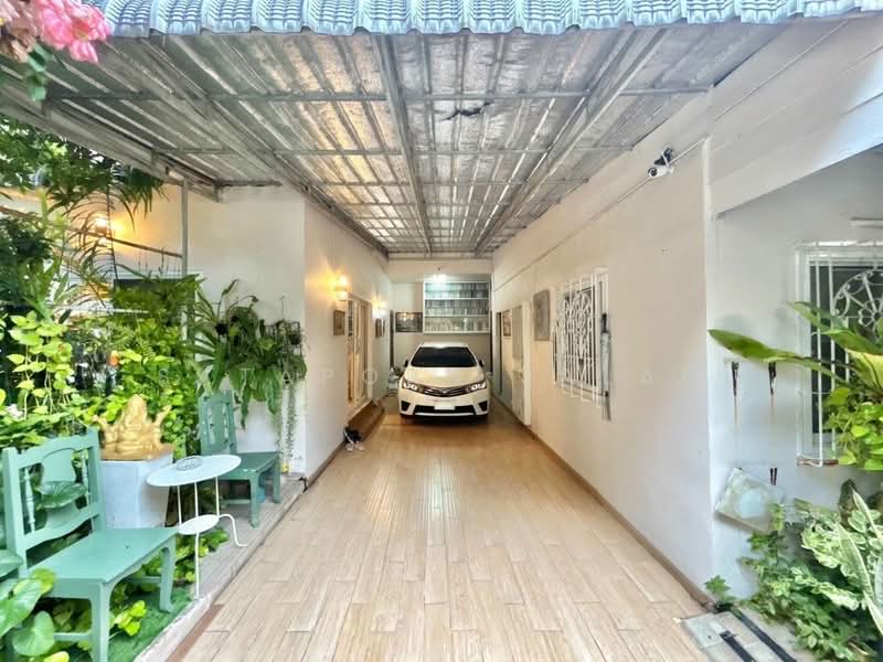 5-BR House, Bangkok, Samsen Nok, Huai Khwang, Bangkok, 5 Bedrooms, 270 sqm, Single Detached House For Sale, by Sataporn Jalao, 500370795 - DDproperty.com