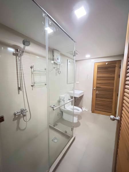 Royal Castle Sukhumvit, Bangkok, 30 Soi Sukhumvit 39, Khlongtoei Nua, Watthana, Bangkok, 3 Bedrooms, 160 sqm, Condo For Rent, by Chirattiya Lakkham, 500370858 - DDproperty.com