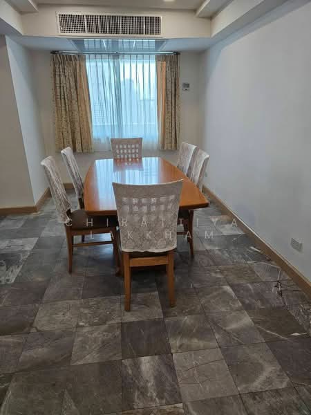 Royal Castle Sukhumvit, Bangkok, 30 Soi Sukhumvit 39, Khlongtoei Nua, Watthana, Bangkok, 3 Bedrooms, 160 sqm, Condo For Rent, by Chirattiya Lakkham, 500370858 - DDproperty.com