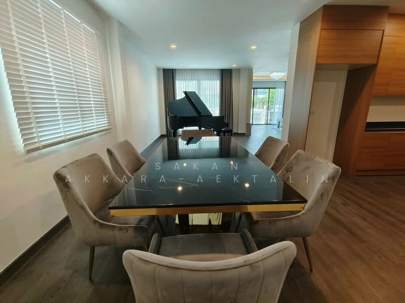 3-Storey Detached House in Sukhumvit 65, Bangkok, Phra Kanong Nua, Watthana, Bangkok, 4 Bedrooms, 330 sqm, Single Detached House For Rent, by Sakan Akkara-aektalin, 500370935 - DDproperty.com