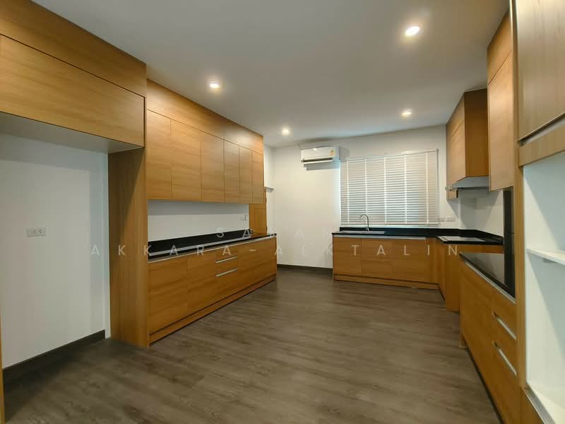บ้านเดี่ยว 3 ชั้น สุขุมวิท 65 (เอกมัย), กรุงเทพ, พระโขนงเหนือ, วัฒนา, กรุงเทพ, 330 ตร.ม., บ้านเดี่ยว ให้เช่า, โดย Sakan Akkara-aektalin, 500370935 - DDproperty.com