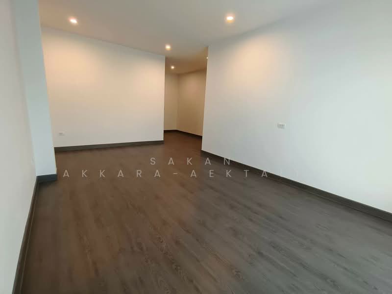 3-Storey Detached House in Sukhumvit 65, Bangkok, Phra Kanong Nua, Watthana, Bangkok, 4 Bedrooms, 330 sqm, Single Detached House For Rent, by Sakan Akkara-aektalin, 500370935 - DDproperty.com