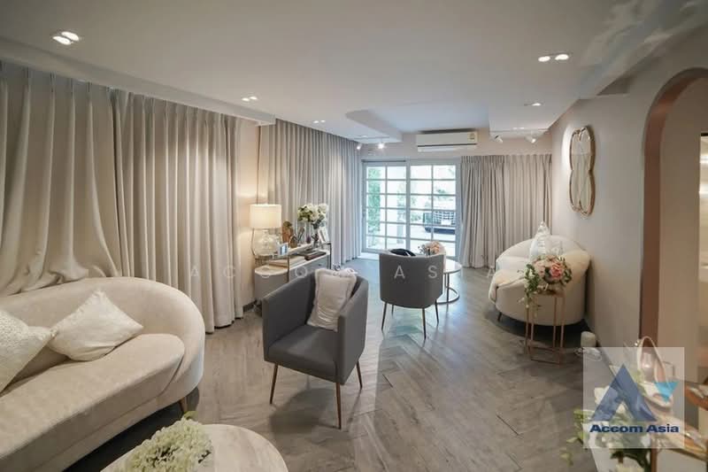 Home Office, Private Swimming Pool, Pet friendly 3 Bedrooms House for Rent in Sukhumvit, Bangkok nea, Bangkok, Khlong Tan Nua, Watthana, Bangkok, 3 Bedrooms, 300 sqm, Single Detached House For Rent, by Accom Asia, 500370940 - DDproperty.com