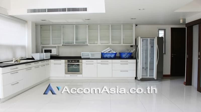 Pet friendly 4 Bedrooms House for Rent in Sukhumvit, Bangkok near BTS Phrom Phong at House in compou, Bangkok, Khlong Tan Nua, Watthana, Bangkok, 4 Bedrooms, 320 sqm, Single Detached House For Rent, by Accom Asia, 500371026 - DDproperty.com