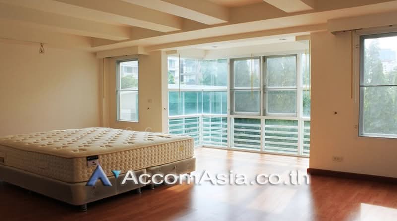 Pet friendly 4 Bedrooms House for Rent in Sukhumvit, Bangkok near BTS Phrom Phong at House in compou, Bangkok, Khlong Tan Nua, Watthana, Bangkok, 4 Bedrooms, 320 sqm, Single Detached House For Rent, by Accom Asia, 500371026 - DDproperty.com