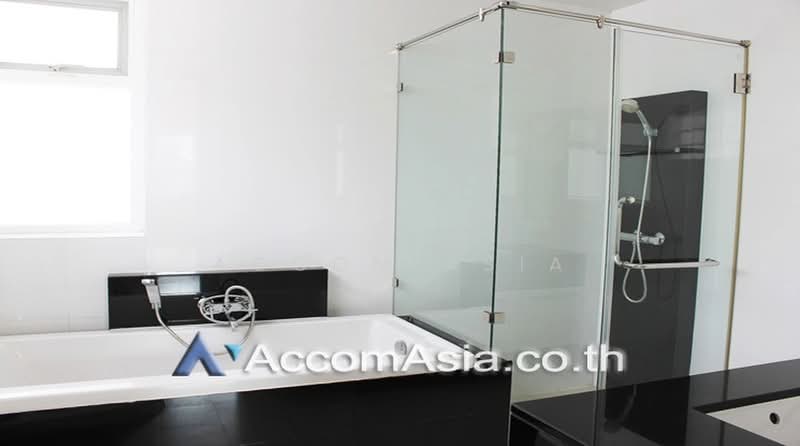 Pet friendly 4 Bedrooms House for Rent in Sukhumvit, Bangkok near BTS Phrom Phong at House in compou, Bangkok, Khlong Tan Nua, Watthana, Bangkok, 4 Bedrooms, 320 sqm, Single Detached House For Rent, by Accom Asia, 500371026 - DDproperty.com