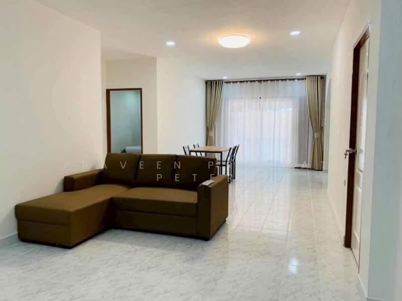 หมู่บ้านวันทนา, Chon Buri (Pattaya), Nong Pru, Bang Lamung (Pattaya), Chon Buri (Pattaya), 5 Bedrooms, 200 sqm, Single Detached House For Rent, by Praveen Peter, 500371033 - DDproperty.com