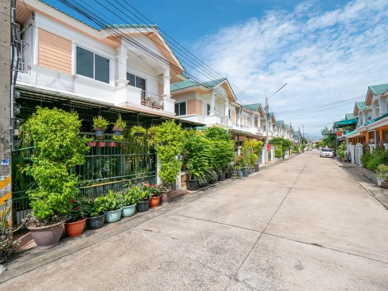 หงส์ประยูร 3, Nonthaburi, บางกรวย-ไทรน้อย, Bang Rak Pattana, Bang Bua Thong, Nonthaburi, 3 Bedrooms, 170 sqm, Semi-Detached House (Twin House) For Sale, by TITISAK Jane, 500371107 - DDproperty.com