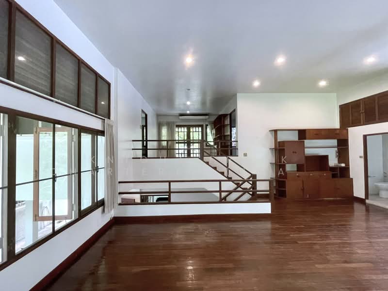 House in Soi Ruamrudee, Bangkok, Lumphini, Pathum Wan, Bangkok, 2 Bedrooms, 220 sqm, Single Detached House For Rent, by Knight Frank Chartered (Thailand) Co.,Ltd, 500371133 - DDproperty.com
