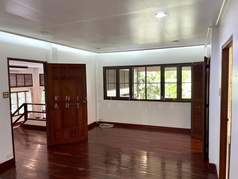 House in Soi Ruamrudee, Bangkok, Lumphini, Pathum Wan, Bangkok, 2 Bedrooms, 220 sqm, Single Detached House For Rent, by Knight Frank Chartered (Thailand) Co.,Ltd, 500371133 - DDproperty.com