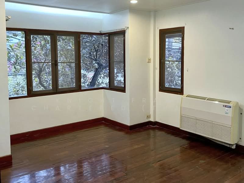 House in Soi Ruamrudee, Bangkok, Lumphini, Pathum Wan, Bangkok, 2 Bedrooms, 220 sqm, Single Detached House For Rent, by Knight Frank Chartered (Thailand) Co.,Ltd, 500371133 - DDproperty.com