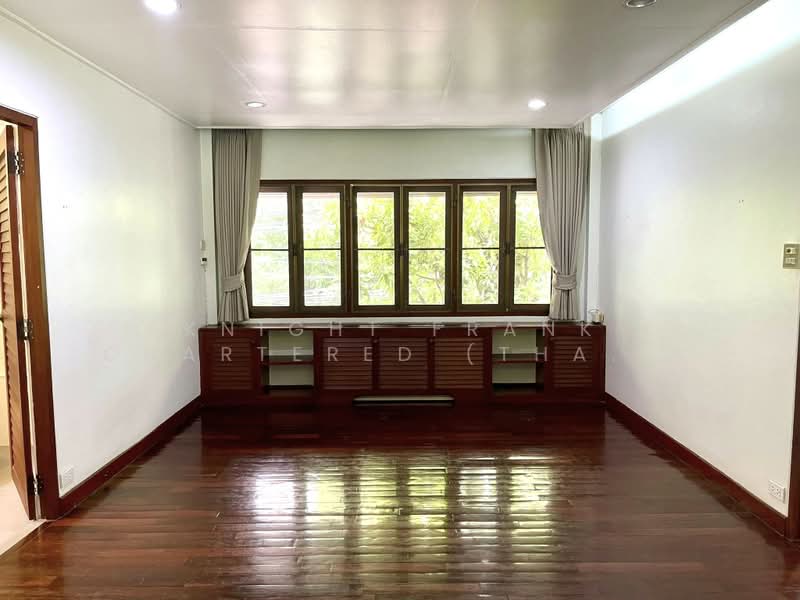 House in Soi Ruamrudee, Bangkok, Lumphini, Pathum Wan, Bangkok, 2 Bedrooms, 220 sqm, Single Detached House For Rent, by Knight Frank Chartered (Thailand) Co.,Ltd, 500371133 - DDproperty.com