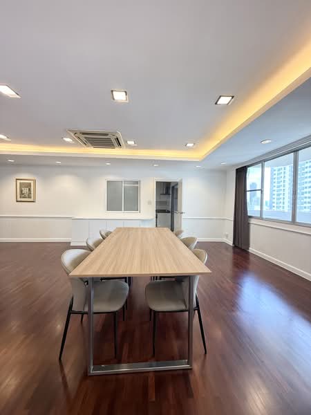 D.S. Tower 1 Sukhumvit 33, Bangkok, Soi Phrom Chit, Khlong Tan Nua, Watthana, Bangkok, 3 Bedrooms, 236 sqm, Condo For Rent, by The Luxe Group, 500371188 - DDproperty.com