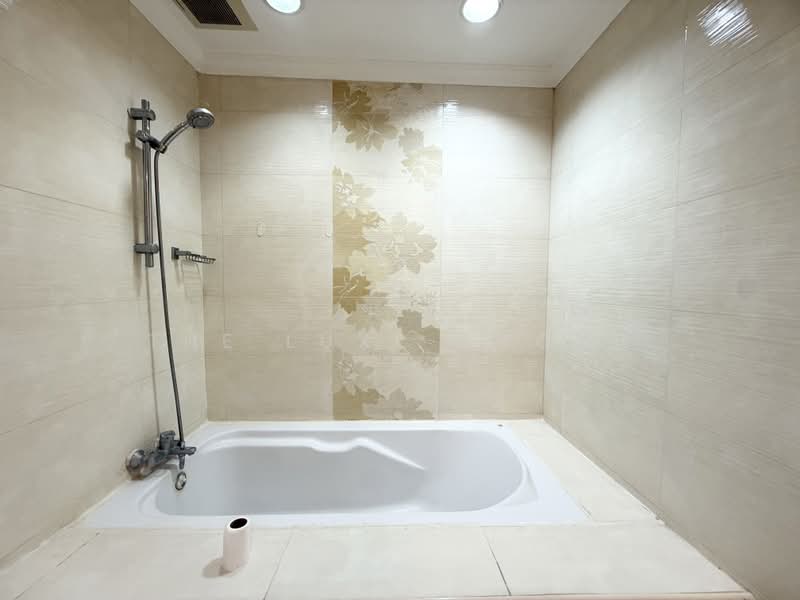 D.S. Tower 1 Sukhumvit 33, Bangkok, Soi Phrom Chit, Khlong Tan Nua, Watthana, Bangkok, 3 Bedrooms, 236 sqm, Condo For Rent, by The Luxe Group, 500371188 - DDproperty.com