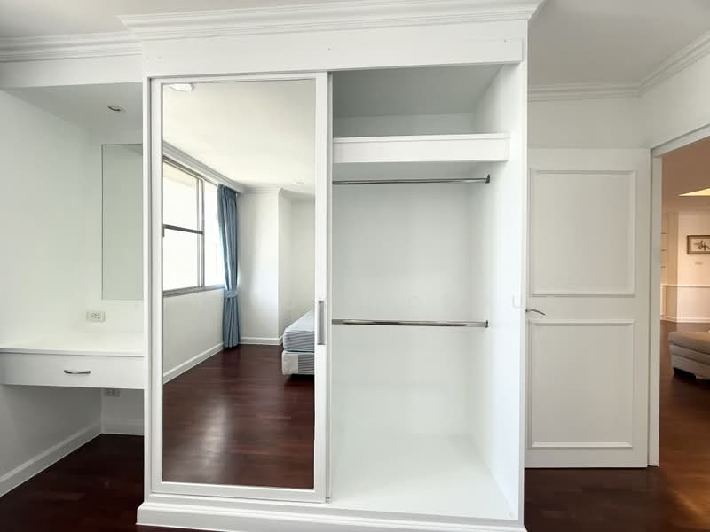 D.S. Tower 1 Sukhumvit 33, Bangkok, Soi Phrom Chit, Khlong Tan Nua, Watthana, Bangkok, 3 Bedrooms, 236 sqm, Condo For Rent, by The Luxe Group, 500371188 - DDproperty.com