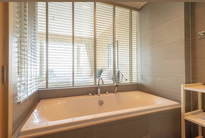 Siri At Sukhumvit, Bangkok, 902 Sukhumvit Road, Phra Kanong, Khlong Toei, Bangkok, 2 Bedrooms, 70 sqm, Condo For Rent, by The Luxe Group, 500371235 - DDproperty.com