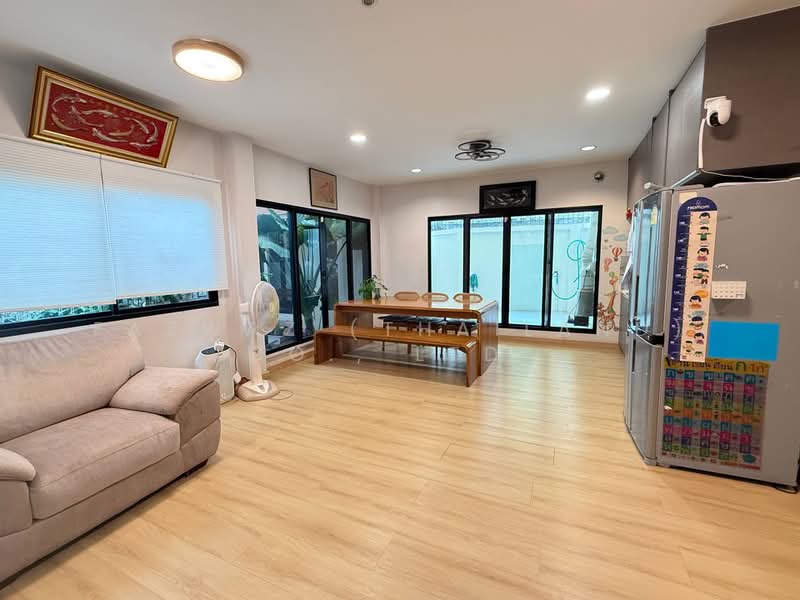 Rare 4BR House at Blue Lagoon 2 Dokmai Bangkok | 280 sqm Living, Bangkok, Dok Mai, Prawet, Bangkok, 4 Bedrooms, 280 sqm, Single Detached House For Sale, by Fazwaz (Thailand) Co., Ltd., 500371262 - DDproperty.com