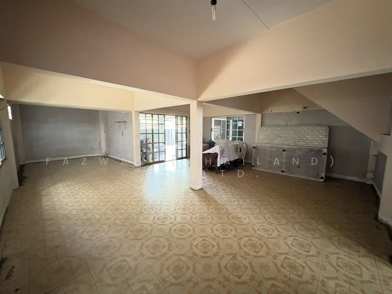Spacious 3BR House for Rent in Sukhumvit 71, Khlong Tan Nuea Bangkok, Bangkok, Khlong Tan Nua, Watthana, Bangkok, 3 Bedrooms, 500 sqm, Single Detached House For Rent, by Fazwaz (Thailand) Co., Ltd., 500371287 - DDproperty.com
