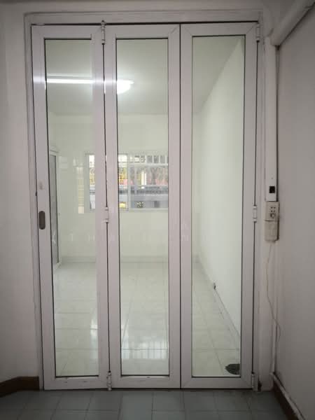 Spacious 3BR Townhouse for Rent at Yu Charoen Sutthisan Din Daeng, Bangkok, Din Daeng, Din Daeng, Bangkok, 3 Bedrooms, 216 sqm, Townhouse For Rent, by Fazwaz (Thailand) Co., Ltd., 500371299 - DDproperty.com