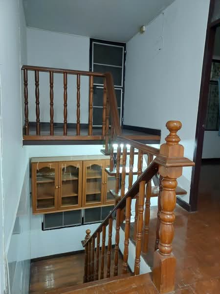 Spacious 3BR Townhouse for Rent at Yu Charoen Sutthisan Din Daeng, Bangkok, Din Daeng, Din Daeng, Bangkok, 3 Bedrooms, 216 sqm, Townhouse For Rent, by Fazwaz (Thailand) Co., Ltd., 500371299 - DDproperty.com