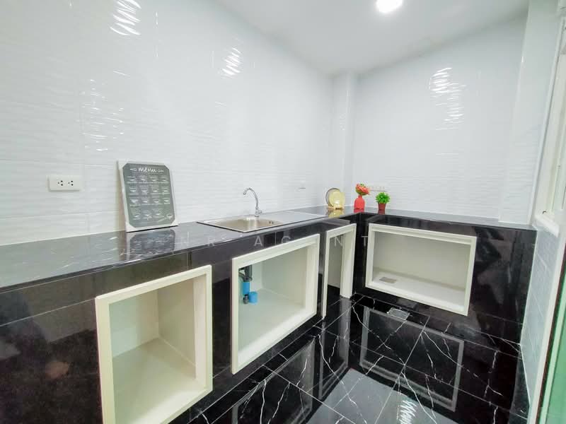 Golden Town 3 Bangna-Suanluang, Bangkok, Kanchanaphisek Road, Prawet, Bangkok, 3 Bedrooms, 110 sqm, Townhouse For Sale, by NR AGENT, 500371417 - DDproperty.com