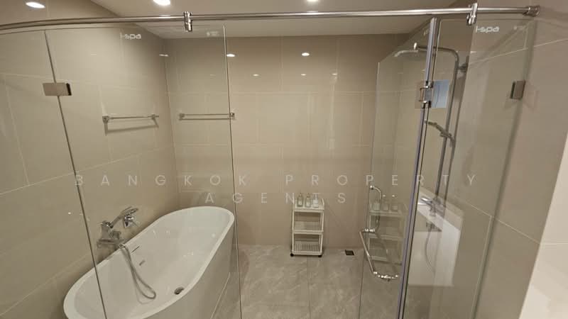 Sathorn 111, Bangkok, Thung Maha Mek, Sathon, Bangkok, 3 Bedrooms, 208 sqm, Condo For Rent, by BANGKOK PROPERTY AGENTS, 500371432 - DDproperty.com