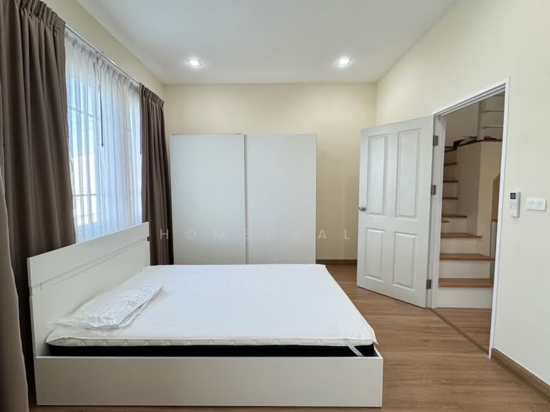 Golden Town Sukhumvit-Bearing Station, Samut Prakan, Soi Tesabansamrongtai 6, Sam Rong, Phra Pra Daeng, Samut Prakan, 4 Bedrooms, 117 sqm, Townhouse For Sale, by Home4Sale, 500371442 - DDproperty.com