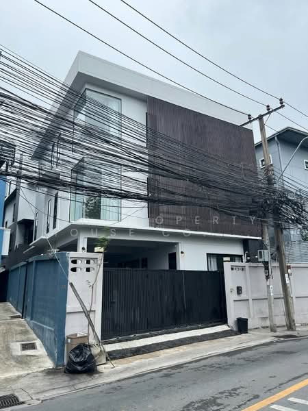 NG465 ให้เช่าบ้านเดียว 3 ชั้น เพดานสูง 2.70 เมตร ใกล้ MRTสุทธิสาร ห้วยขวาง เหมาะเป็นที่พักอาศัย, กรุงเทพ, 20 มิถุนา, ห้วยขวาง, กรุงเทพ, 360 ตร.ม., บ้านเดี่ยว ให้เช่า, โดย NTG Property House Co.,Ltd., 500371536 - DDproperty.com